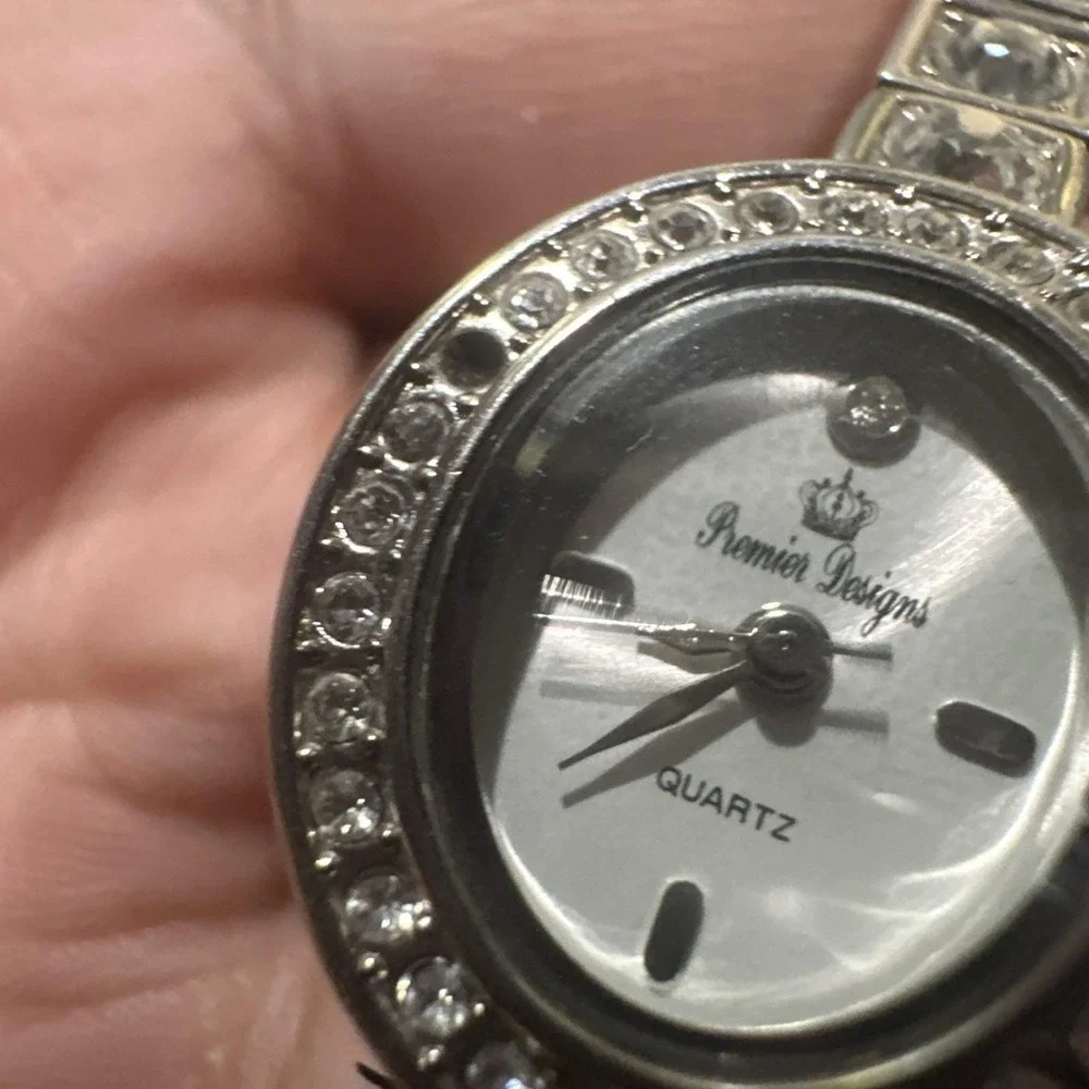 Runs Premier Designs Silver Rhinestone Watch 20mm Fit 7.25‎ Missing One Crystal